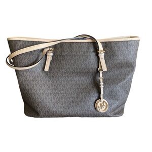 Michael Kors Tote 😍 kept in storage😍 only carried a few times !